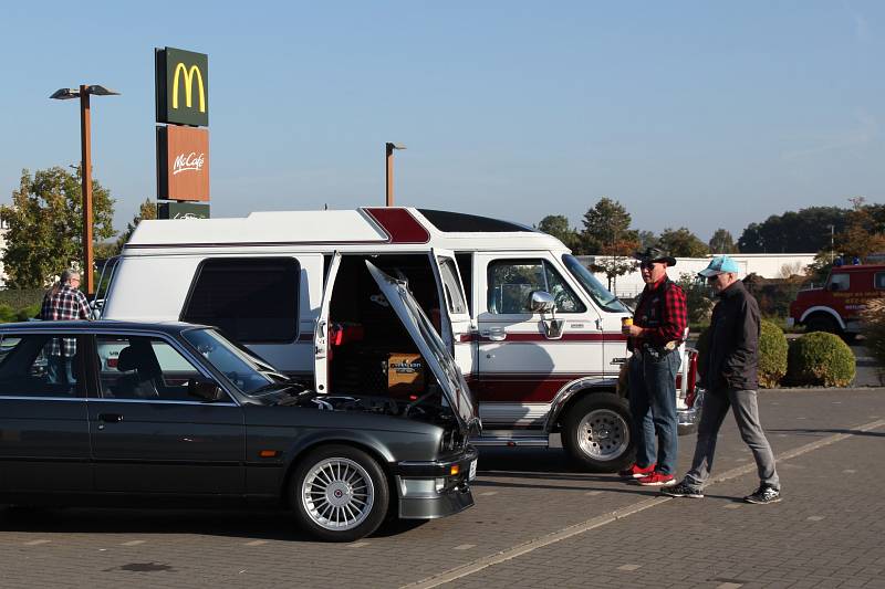 2021_oktober_erstes-klassiker-und-kaffee-oldtimer-und-youngtimer-treffen-in-grossburgwedel_fotos-www-ritterimages-com_0007