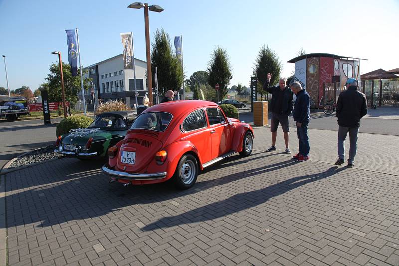 2021_oktober_erstes-klassiker-und-kaffee-oldtimer-und-youngtimer-treffen-in-grossburgwedel_fotos-www-ritterimages-com_0009