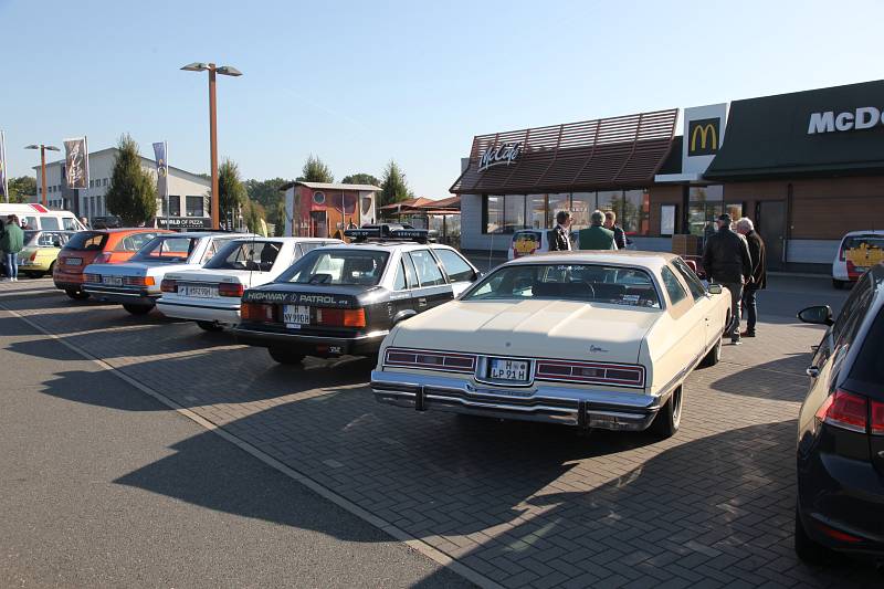 2021_oktober_erstes-klassiker-und-kaffee-oldtimer-und-youngtimer-treffen-in-grossburgwedel_fotos-www-ritterimages-com_0011