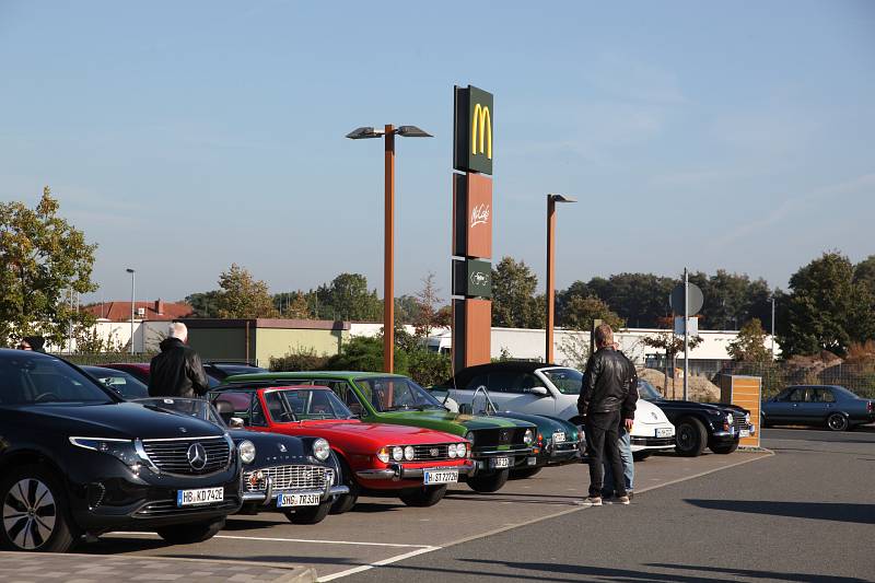 2021_oktober_erstes-klassiker-und-kaffee-oldtimer-und-youngtimer-treffen-in-grossburgwedel_fotos-www-ritterimages-com_0012