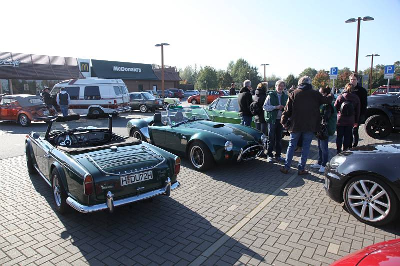 2021_oktober_erstes-klassiker-und-kaffee-oldtimer-und-youngtimer-treffen-in-grossburgwedel_fotos-www-ritterimages-com_0014
