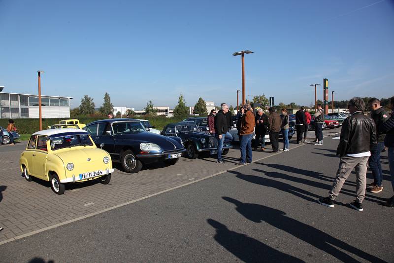 2021_oktober_erstes-klassiker-und-kaffee-oldtimer-und-youngtimer-treffen-in-grossburgwedel_fotos-www-ritterimages-com_0021
