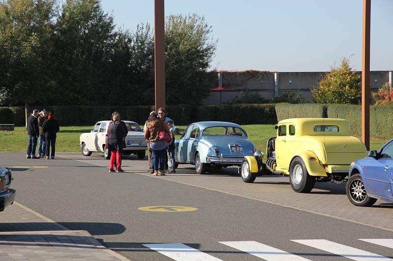 2021_oktober_erstes-klassiker-und-kaffee-oldtimer-und-youngtimer-treffen-in-grossburgwedel_fotos-www-ritterimages-com_0026