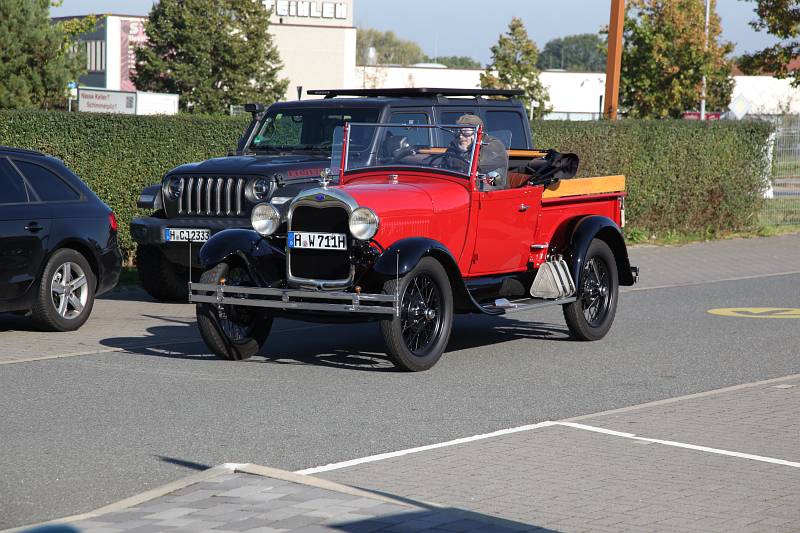 2021_oktober_erstes-klassiker-und-kaffee-oldtimer-und-youngtimer-treffen-in-grossburgwedel_fotos-www-ritterimages-com_0030