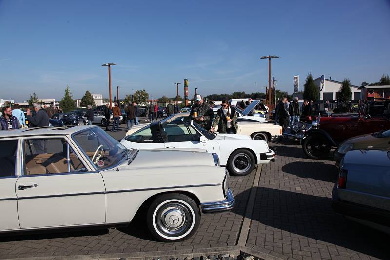 2021_oktober_erstes-klassiker-und-kaffee-oldtimer-und-youngtimer-treffen-in-grossburgwedel_fotos-www-ritterimages-com_0032