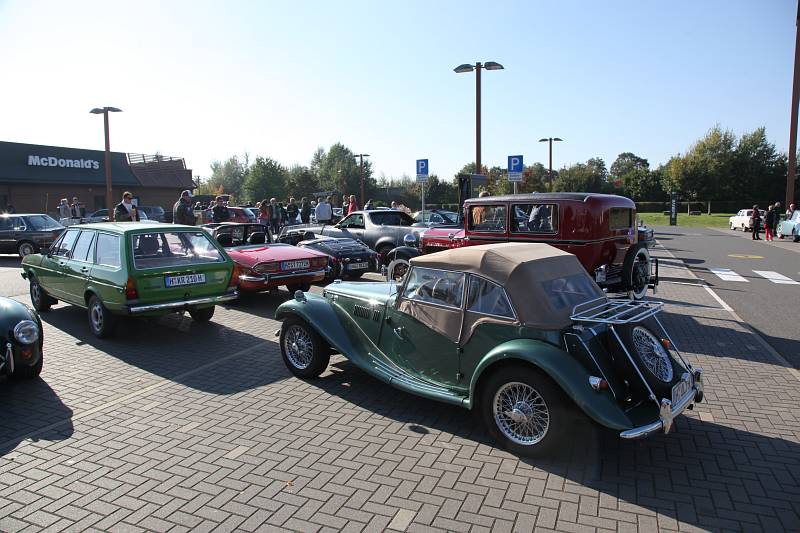 2021_oktober_erstes-klassiker-und-kaffee-oldtimer-und-youngtimer-treffen-in-grossburgwedel_fotos-www-ritterimages-com_0038