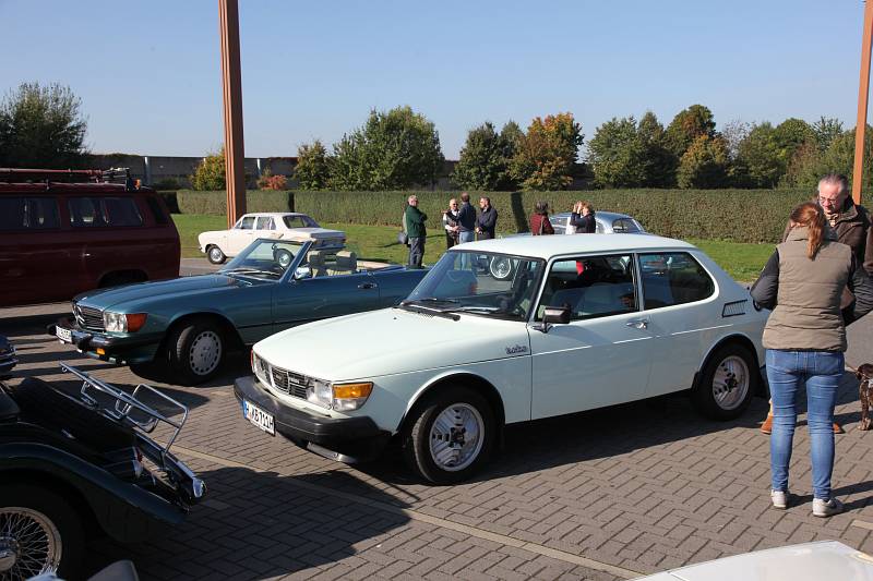 2021_oktober_erstes-klassiker-und-kaffee-oldtimer-und-youngtimer-treffen-in-grossburgwedel_fotos-www-ritterimages-com_0042
