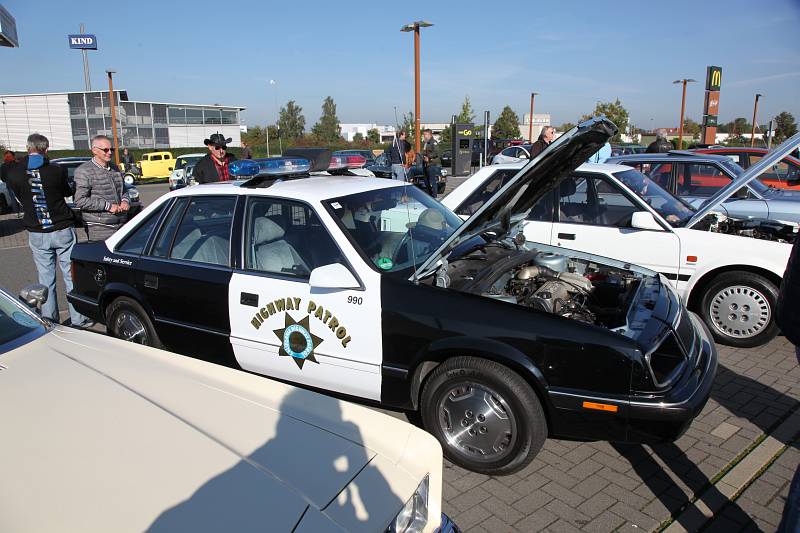 2021_oktober_erstes-klassiker-und-kaffee-oldtimer-und-youngtimer-treffen-in-grossburgwedel_fotos-www-ritterimages-com_0046