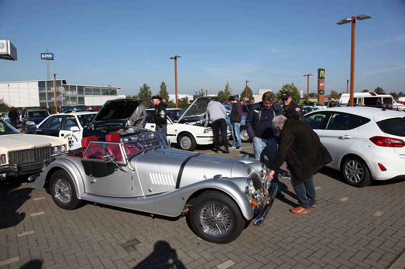 2021_oktober_erstes-klassiker-und-kaffee-oldtimer-und-youngtimer-treffen-in-grossburgwedel_fotos-www-ritterimages-com_0047