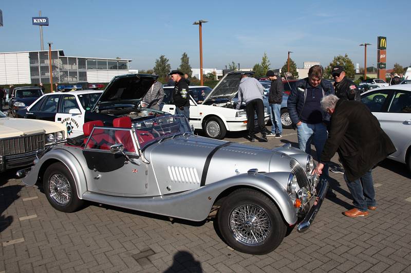 2021_oktober_erstes-klassiker-und-kaffee-oldtimer-und-youngtimer-treffen-in-grossburgwedel_fotos-www-ritterimages-com_0047a