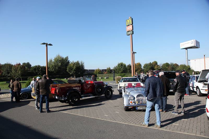 2021_oktober_erstes-klassiker-und-kaffee-oldtimer-und-youngtimer-treffen-in-grossburgwedel_fotos-www-ritterimages-com_0048