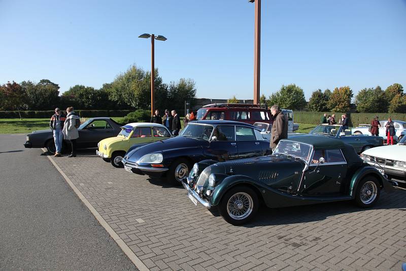 2021_oktober_erstes-klassiker-und-kaffee-oldtimer-und-youngtimer-treffen-in-grossburgwedel_fotos-www-ritterimages-com_0050