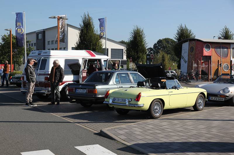 2021_oktober_erstes-klassiker-und-kaffee-oldtimer-und-youngtimer-treffen-in-grossburgwedel_fotos-www-ritterimages-com_0051