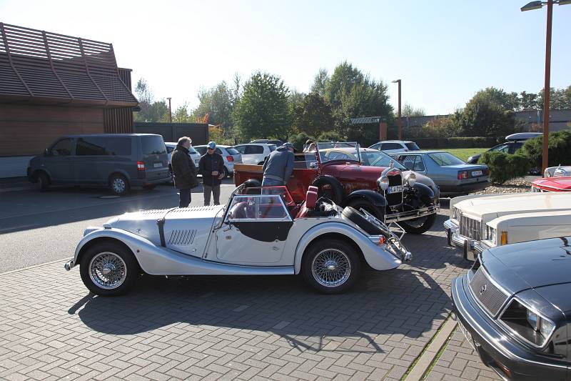 2021_oktober_erstes-klassiker-und-kaffee-oldtimer-und-youngtimer-treffen-in-grossburgwedel_fotos-www-ritterimages-com_0053