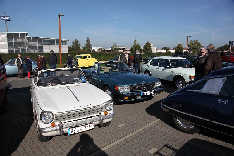 2021_oktober_erstes-klassiker-und-kaffee-oldtimer-und-youngtimer-treffen-in-grossburgwedel_fotos-www-ritterimages-com_0056