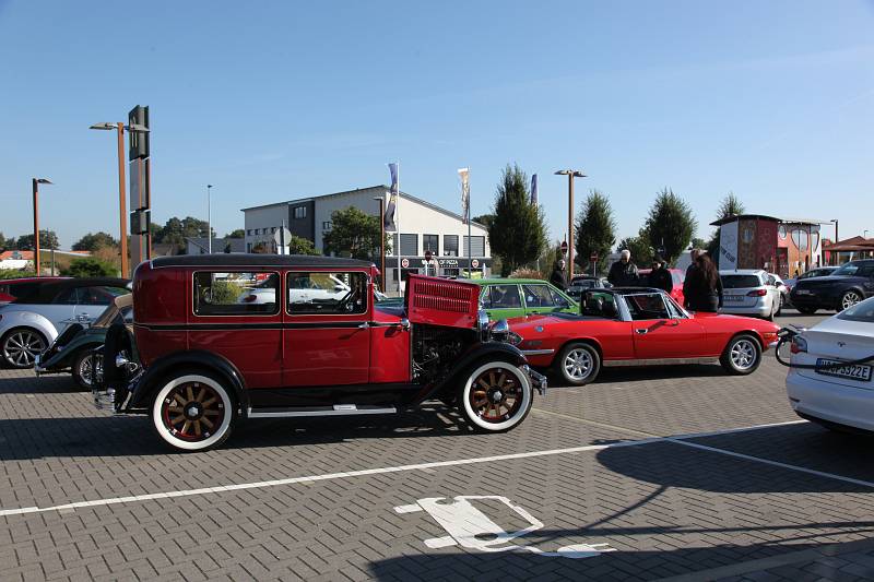 2021_oktober_erstes-klassiker-und-kaffee-oldtimer-und-youngtimer-treffen-in-grossburgwedel_fotos-www-ritterimages-com_0058